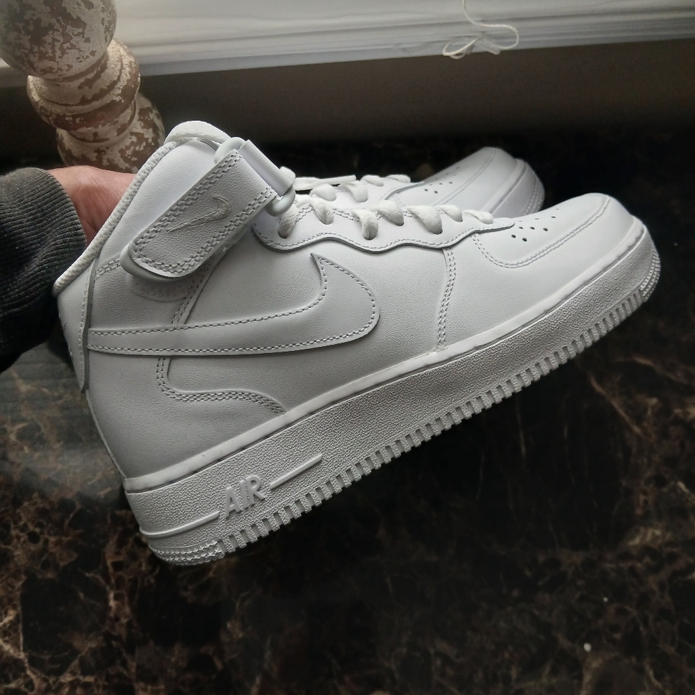 Nike Air Force 1 '07 Mid Streetwear/Lifestyle Shoes Size 7 Men/8.5 Women - Picture 9 of 14